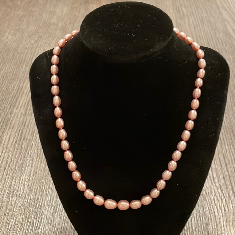 Pink pearl necklace